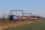 Crossrail/Rhenus 186 268 durchfahrt Hulten am 19 Jnner 2024 und wird von offenbarer Weg fotografiert.
