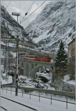 Die Schöllenenbahn (MGB) erreicht Göschenen.