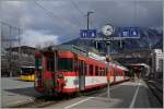 Der MGB Regionalzug 542 wartet in Brig auf die Weiterfahrt Richtung Andermatt.