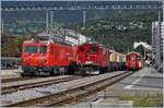 Eine kleine aber feine Fahrzeugparade im MGB Bahnhof von Brig: Neben der MGB HGe 4/4 II  Monte Rosa  steht die die FO HGe 4/4 36 (Baujahr 1948) mit dem  Glacier Pullman Express  und daneben ein