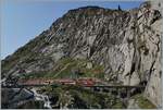 Schöllenenbahn Impressionan (Strecke Andermatt - Göschenen) bei der  Teufelsbrücke  mit MGB Regionalzügen von und nach Göschenen. 

13. Sept. 2020