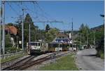 Die MOB GDe 4/4 6006 ist mit einem MOB GoldenPass Panoramic nach Zweisimmen unterwegs und fährt in Fontanivent durch.