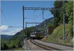 Die MOB GDe 4/4 6006 erreicht mit ihrem Panoramic Express Zweisimmen - Montreux Chamby; links im Bild ist die Strecken nach Blonay und Vevey zu erkenne, welche auf dem Abschnitt bis Blonay von der