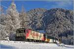 Die MOB GDe 4/4 6006  Aigle les Murailles  (ex GFM/TPF GDe 4/4 102) mit ihrem PE 2111  in winterlicher Umgebung bei Les Avants.