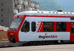 Detailbild von dem dreiteiligen RegionAlps (RA) NINA - RABe 525 041-0 (94 85 7525 041-0 CH-RA) am 26.05.2023 im Bahnhof Martigny.
