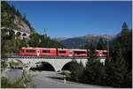 Ein RhB  Allegra  auf der Fahrt Richtung Samedan zwischen Bergün und Preda.