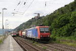 482 024 mit einem Containerzug am 222.