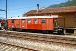 Der zweiachsigen SBB Dienstwagen Xs 40 85 96 32 406-7 CH-SBBI der Gattung Xs, abgestellt am 23 Juni 2016 bei Brunnen (Schweiz).