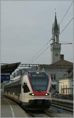 Der  Seehas  526 652-3 steht Abbfahrbereit in Konstanz.