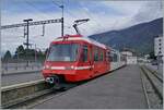 Der SNCF BDeh 4/8 94 87 000 803 F-SNCF Triebwagen verlässt Martigny in Richtung Vallorcine. 

12. Sept. 2024