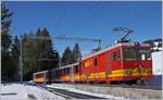 Die TPC BVB HGe 4/4 mit ihrem Regionalzug beim Halt in Col-de-Soud.