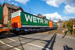 Sechsachsiger Gelenk-Taschenwagen (Doppeltaschenwagen Typ T3000e in Gelenkbauart) der Gattung Sdggmrss (33 52 4956 280-2 BG-WASCO der WASCOSA AG (eingestellt in Bulgarien) am 19.03.2021 im Zugverband