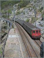 Steuerwagen des Regionalzugs Goppenstein - Brig auf dem Luogelkin Viadukt.