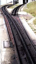 Pilatusbahn, Weiche durch Wenden/Drehen der Ebene verstellbar, am 21.09.1981.