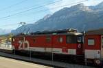 Der Zahnlose: Gepcktriebwagen De 110 001-5 (Baureihe Deh 4/6) der Zentralbahn mit Regionalzug, hier am 30.09.2011 (17:00 Uhr) im Bahnhof Brienz.