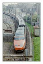 Praktisch seit Betriebsaufnahme der TGV Züge in Frankreich wurde auch Genève und später Lausanne mit TGV Zügen Bedient.