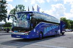 Setra 515 HD von Jakob Reisen aus der BRD mit Radanhnger in Krems gesehen.