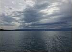Dunkle Wolkenformationen über dem Bodensee zeigen eine besondere Stimmumg.