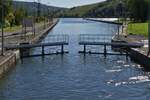 Schiffrundfahrt auf der Mosel, Schlievorgang der Schleusentore.