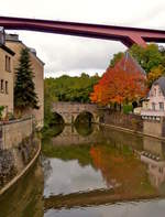 Luxembourg Ville - Die Alzette im Herbst.