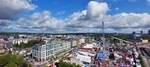 Blick  über die Stadt Luxemburg in verschiedene Himmelsrichtungen aus dem Riesenrad auf der Kirmes (Fouer) in Stadt Luxemburg.