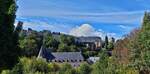 Blick von der Terrasse der Jugendherberg im Pfafental auf die Oberstadt von Luxemburg. 09.2025