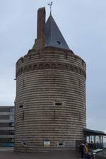 Der Gefangenenturm aus dem 15ten Jahrhundert, gehörte früher zu der Festungsmauer von Vlissingen, diese wurden Teilweise 1812 und nach dem 2.ten Weltkrieg der Rest abgebrochen, 1960 wurde der Turm vollständig renoviert und beherbergt heute ein Cafe Restaurant mit Terrasse, am Fuße des Turms kann man bei gutem Wetter lange Spaziergänge an der Schelde entlang wandern. 11.2022