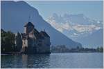 Das Château de Chillon und der tiefverschneite Dents-de-Midi.