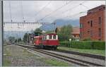 Der Tm 106 002 rangiert in Meirigen den KWO MIB Ta 2/2 N° 3 TRUDI in Meiringen auf das Gleis 1 was bedeutet, dass der Akkumulator-Triebwagen nicht alleine fahren kann oder darf.

23. August 2025 

