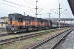 AWT 740 707 schleppt eine der viele Kohlezüge aus Polen in Ostrava hl.n.