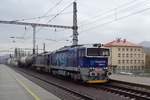 UniPetrol 753 741 trötzt den regen beim Passage durch Decin hl.n.