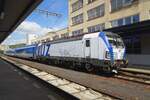 CD 193 902 steht mit ein nagelneuer InterJet-Garnitur am 10 Juni 2022 in Kralupy nad Vltavou.