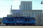 Am 9 April 2018 durchfahrt 372 008 Dresden Hbf.