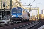 CDC 383 005 legt sich am 7 April 2018 in Dresden Hbf in die Kurve.