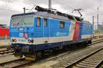 Am 8 April 2017 wartet 371 001 in Dresden Hbf auf neue Angaben.