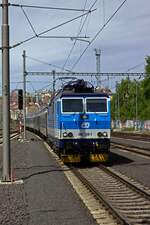 362 128 erreicht mit dem R986 von Křižanov Praha-Vršovice, wo die Lok umsetzt und die Zuggarnitur f�r die R�ckfahrt vorbereitet wird.