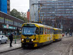 Straßenbahn Prag, die beiden ČKD Tatra T3R.P Triebwagen DPP 8544 gekuppelt mit dem DPP 8545 erreichen am 23.11.2022 als Linie 26 die Station Olšanské náměstí.

Die beiden Wagen wurden 2007 in der Prager Hauptwerkstatt UDDP umgebaut zum Typ T3R.P umgebaut / modernisiert. Bei der Modernisierung erfolgten folgende Umbauten an den Wagen:
• neue Innenverkleidung,
• neue ANNAX-Anzeigen, sowie Anzeige der nächsten Haltestelle,
• neue digitale Linienverlaufsanzeige mit Angabe der nächsten 9 Haltestellen,
• neue Bestuhlung,
• neue TV-Progress Steuerung,
• Einbau von Türöffner an allen Türen,
• neuer Fußboden.

Der TW 8544 entstand aus dem ex T3 (TW 6842), dieser wurde 1973 ČKD Tatra in Prag unter Fabriknummer 162 476 gebaut. Der TW 8545 entstand aus dem ex T3SUCS (TW 7272), dieser wurde 1990 ČKD Tatra in Prag unter Fabriknummer	 178 394 gebaut.
