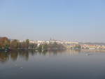 (198'389) - An der Moldau mit Prager Burg und Karlsbr�cke am 18.
