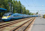 Der tschechische Pendolino 682 005-4 / 681 005-5 der ČD (Česk drhy) verlt am 01.07.2015, als SC 512 (SuperCity), der Verbindung  Bohumn (deutsch Oderberg) - Prag - Frantikovy