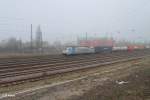 186 187-1 mit einem Containerzug in Leipzig Schönefeld.