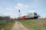 187 513-7 mit einem Containerzug in der Treuchtlinger Kurve in Nürnberg Hohe Marter.