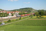 187 511-1 zieht mit einem Containerzug durch Retzbach-Zellingen. 11.05.24