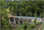 Das Baye de Clarens Viadukt wird aufw�ndig saniert, insbesondere soll der bergdruck von Westen (links im Bild) auf das Viadukt besser vom Viadukt absorbiert werden k�nnen, indem ein  bewegliches St�ck  eingebaut wird. W�hrend anderswo f�r solche Arbeiten die Strecke monatelang gesperrt wird, lief der Museumsbetrieb ohne Unterbrechung!

9. Juni 2024
