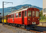 Der ex RhB Triebwagen ABe 4/4 I 35 der Museumsbahn Blonay–Chamby steht am 26.05.2012 mit 3 angehängten Wagen im Bahnhof Vevey.