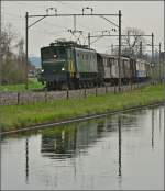transport-de-wagons-sulgen-payerne-2014-voyage/332754/durchfahrt-der-heissen-fuhre-durch-buerglen Durchfahrt der heißen Fuhre durch Bürglen mit Lok Ae 4/7 10950 der Swisstrain. April 2014.