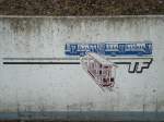 (132'721) - Alte TF-Bemalung an der Mauer bei der Garage am 7.