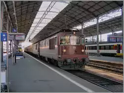 Die BLS Re 4/4 179 und eine Schwesterlok mit einem G�terzug in Olten.