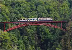 Historischer Triebwagen der Aigle–S�pey–Diablerets-Bahn (A.S.D.) BCFe 4/4 1 auf der Vanex-Br�cke.