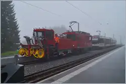 Die MOB HGem 2/2 2501 auf Testfahrt mit dem neuen Schneefräse auf Les Pléiades.