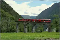Das Markenzeichen der Berninabahn, der Brusio Kreisviadukt ist gar nicht so einfach aufs Bild zu bekommen.